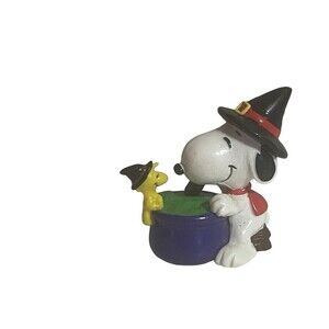 PEANUTS Snoopy Halloween Witch With Cauldron PVC Figure